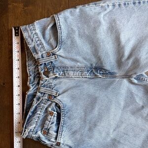 Vintage 90s Levi’s 521 Made in USA - fits 24 waist - Tapered leg - Petite inseam